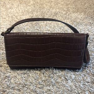 Chic Crocodile-Embossed Brown Shoulder Purse